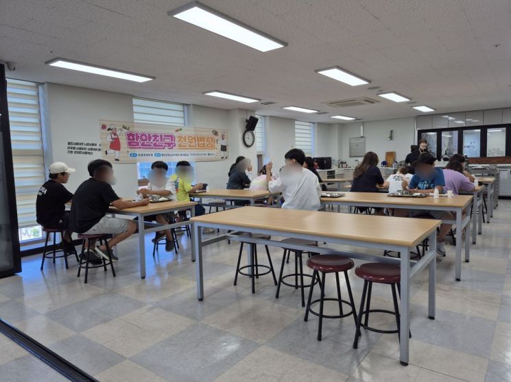 “천 원으로 든든한 한 끼”…함안군, 청소년 여름방학 ‘천원밥상’ 운영