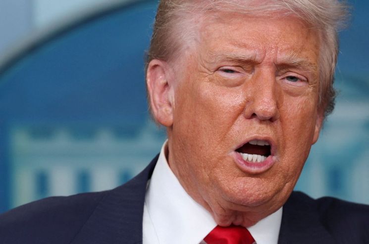 트럼프, 골드만삭스에 발끈…"이코노미스트 교체하라"