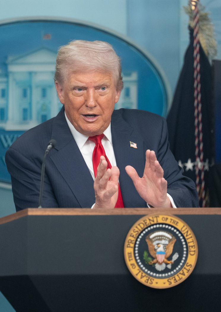 트럼프, 푸틴과 회담 전 젤렌스키·유럽 정상들과 회의