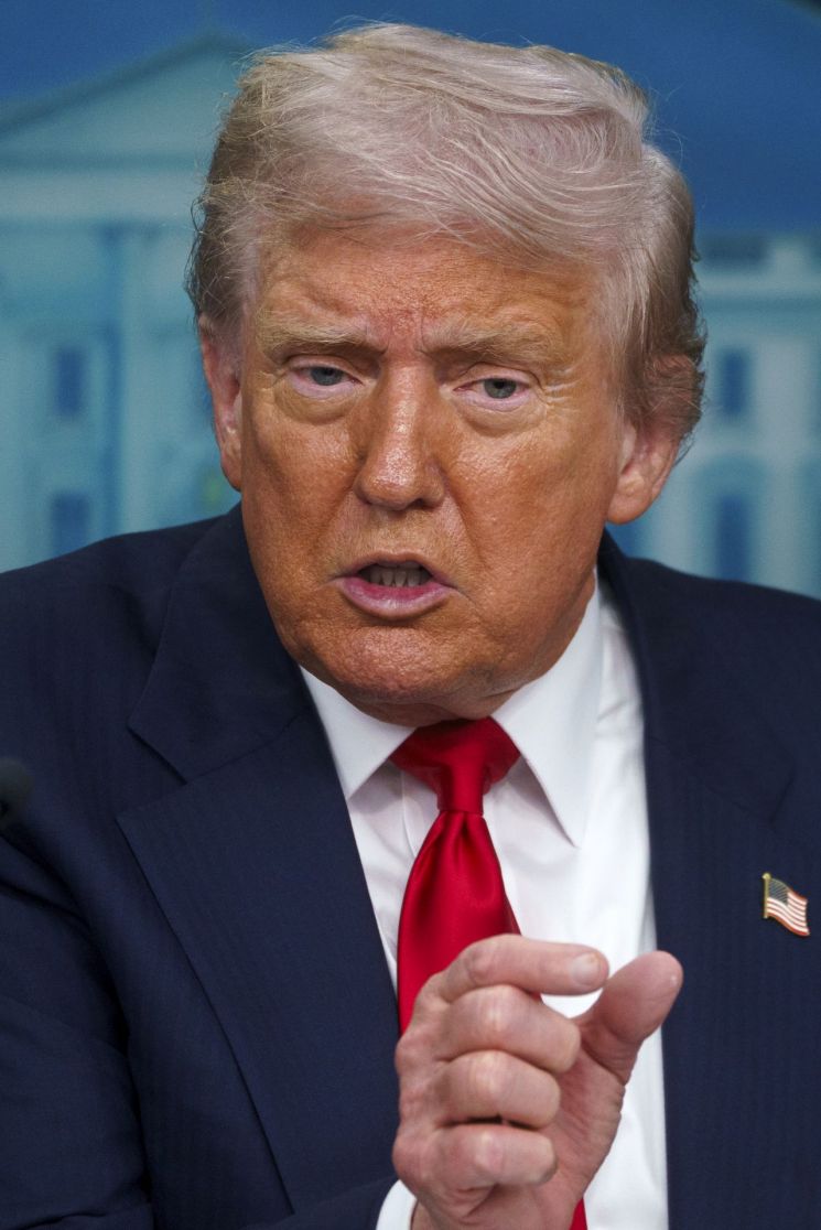 트럼프 "푸틴과 건설적 대화 뒤 푸틴·젤렌스키 회담 추진"