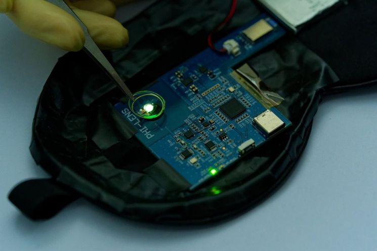 'OLED 콘택트렌즈'로 망막 검사…차세대 안과 진단기술 개발