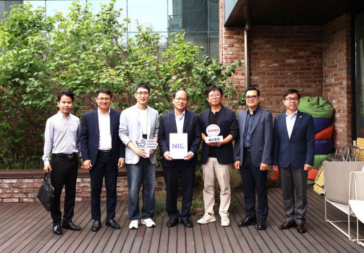 The Korea Startup Forum and NIC discussed cooperation measures to activate exchanges between Korean and Vietnamese startups and expand the global ecosystem at Maru180 in Gangnam-gu, Seoul. Korea Startup Forum