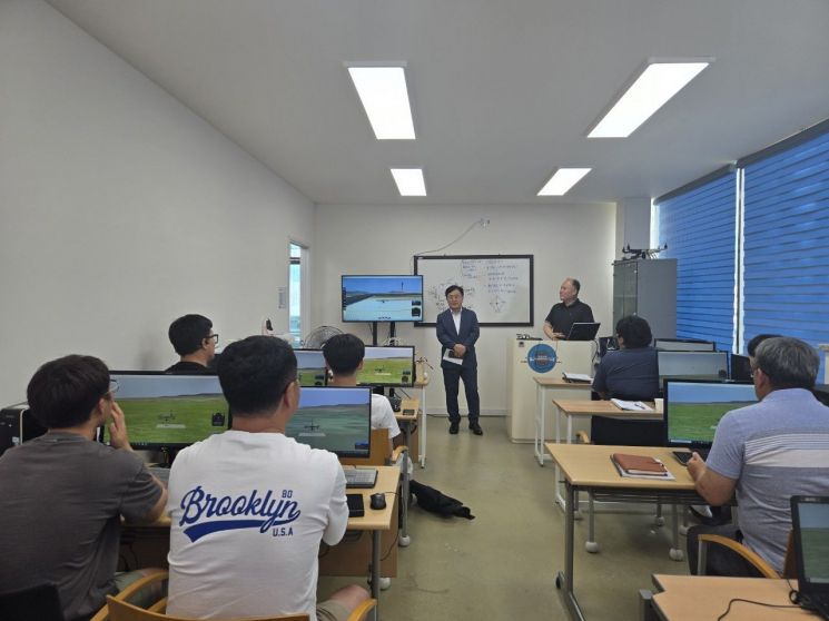 Yangju Agricultural Technology Center opened a training course for obtaining agricultural drone certification on the 11th as part of the "2025 Agricultural Entrepreneur Development Support Project." Provided by Yangju City