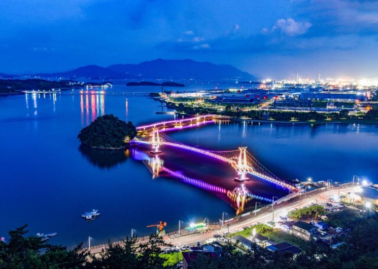 광양 망덕포구 배알도 섬 정원 야경.