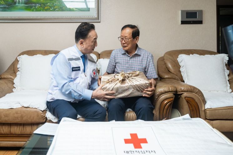 대한적십자사, 광복 80주년 맞아 원폭피해자 위로 방문  