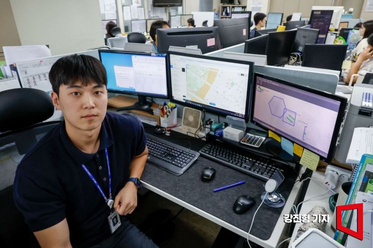 [MZ순경]"교통체증 개선 때 보람"…교차로 신호 담당하는 '도로 위 조율사'