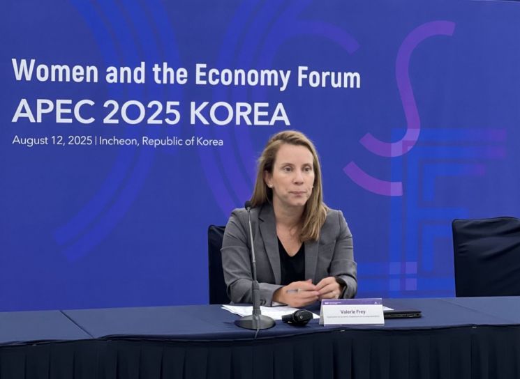 돌봄제공자 10명 중 9명은 女…"성별격차 해소해야"