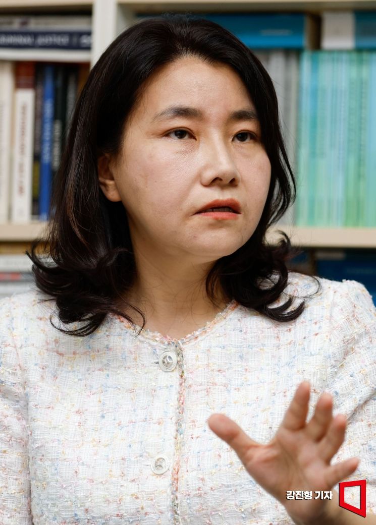 박지선 숙명여대 사회심리학과 교수가 12일 서울 용산구 숙명여대에서 인터뷰 하고 있다. 강진형 기자