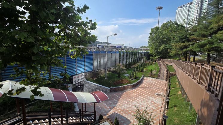 성남시, 정자동 경부고속도로 밑 토끼굴 입구 보행로 새단장