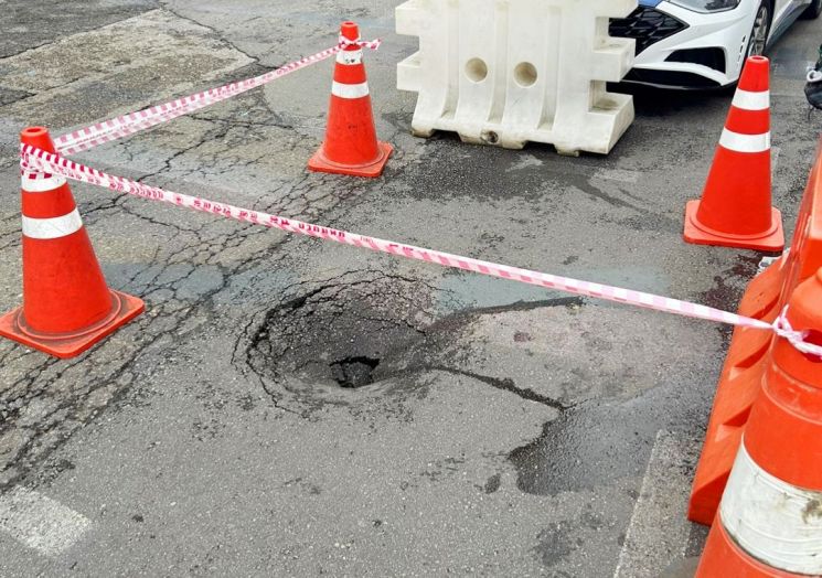 광주 백운동서 '땅 꺼짐'…출근길 정체