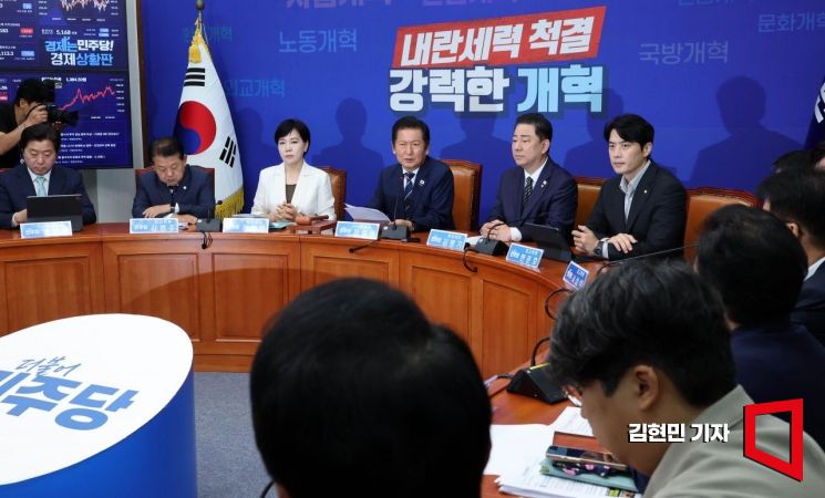 [포토] 정청래 “국힘 전당대회, 내란 잔당대회인지…스스로 정화하길”