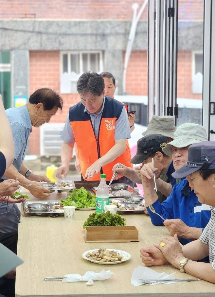 부산보훈청, 무더위 취약 보훈가족에 ‘모두愛 보훈밥상’ 위문 실시