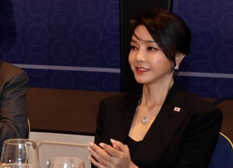 [단독] 자수서에 적힌 김건희 발언…목걸이 받은 후 "도와줄 건 없느냐" "고맙다"