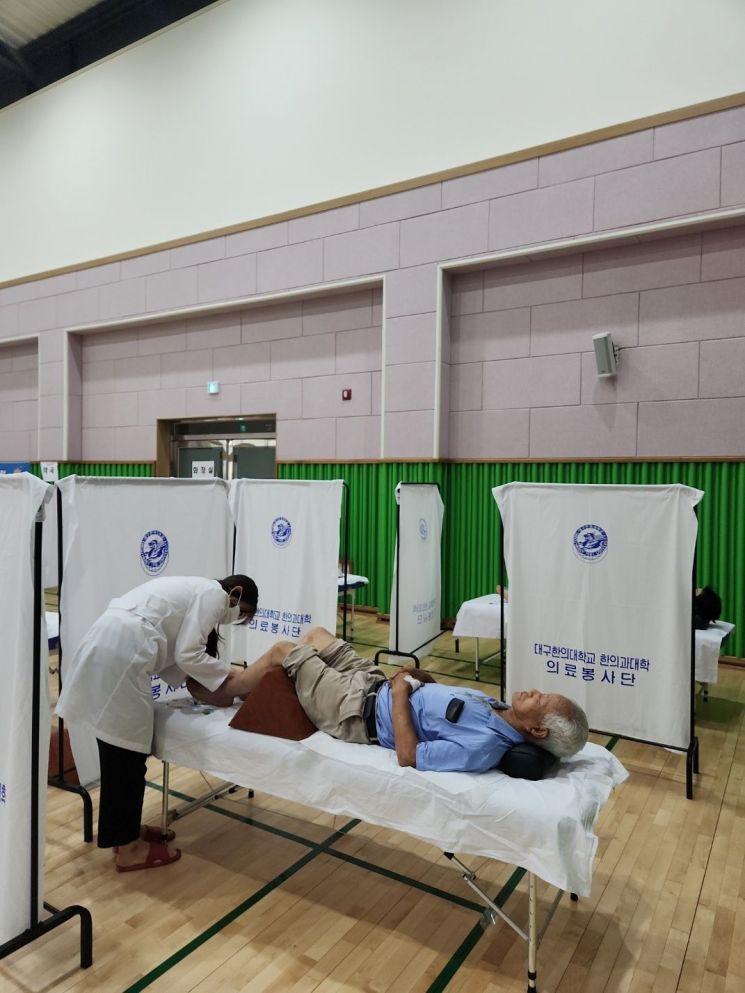 청도군·대구한의대, 의료사각지대 주민위한 의료봉사 눈길…운문·금천면 265명 진료