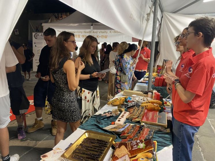K-INSAM Festival Experience Booth for Geumsan Ginseng in Pietrasanta, Italy (Photo by Geumsan County)