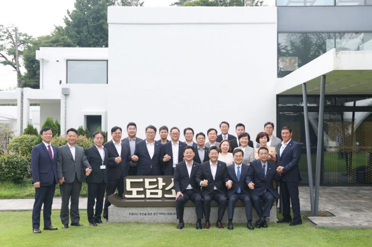 Gyeonggi Province and Provincial Council Resume 'Bipartisan Cooperation Committee' After Two Years