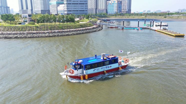 18일부터 안산 반달섬선착장과 대부도를 왕복 운항하는 '안산호'. 안산시 제공