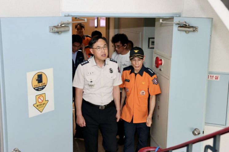 김재병 경기소방본부장, 13일 분당 아파트 '스프링클러' 점검