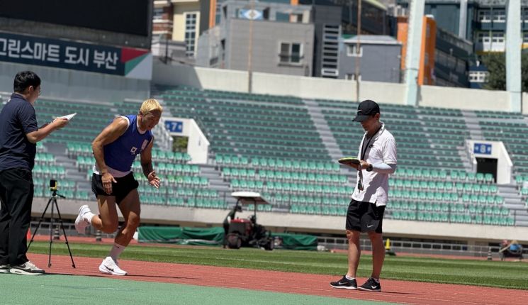 폭염 뚫고 월드컵 심판까지 고고싱… 동명대 축구학과 3명, 심판 자격 따