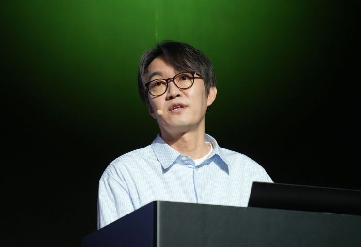 이정헌 넥슨 일본법인 대표가 지난 6월 24일 경기 성남시 창조경제혁신센터에서 열린 넥슨개발자콘퍼런스(NDC) 기조 강연에서 발언하고 있다. 연합뉴스
