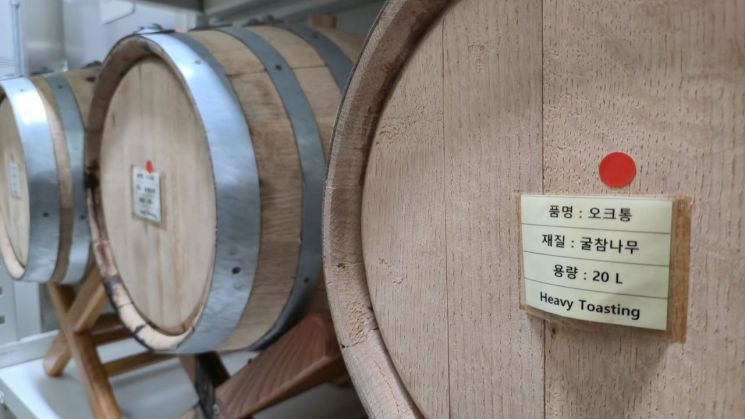 Oak barrels made from domestic Quercus variabilis.