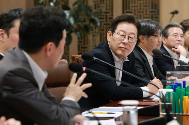 국채발행으로 '확장재정' 시사한 李대통령의 '씨앗論'