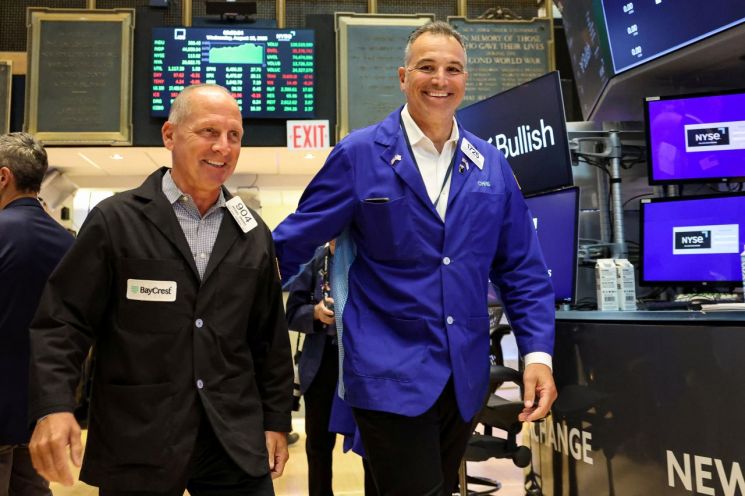 [뉴욕증시]금리인하 기대에 일제 랠리…S&P·나스닥, 이틀 연속 최고치