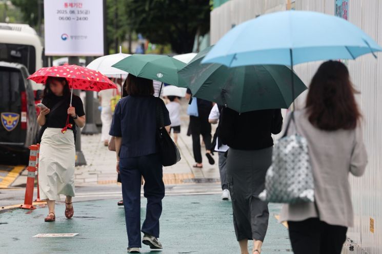 [날씨]전국 곳곳 강하고 많은 비…최대 150㎜ 이상