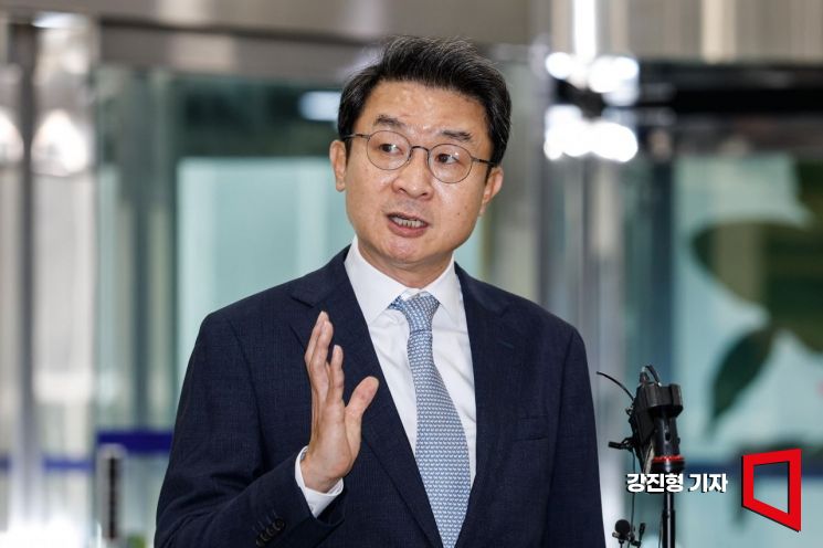 이억원 금융위원장 후보자가 14일 서울 종로구 예금보험공사에 마련된 인사청문준비사무실에 출근하며 지명 소감을 밝히고 있다. 2025.8.14 강진형 기자