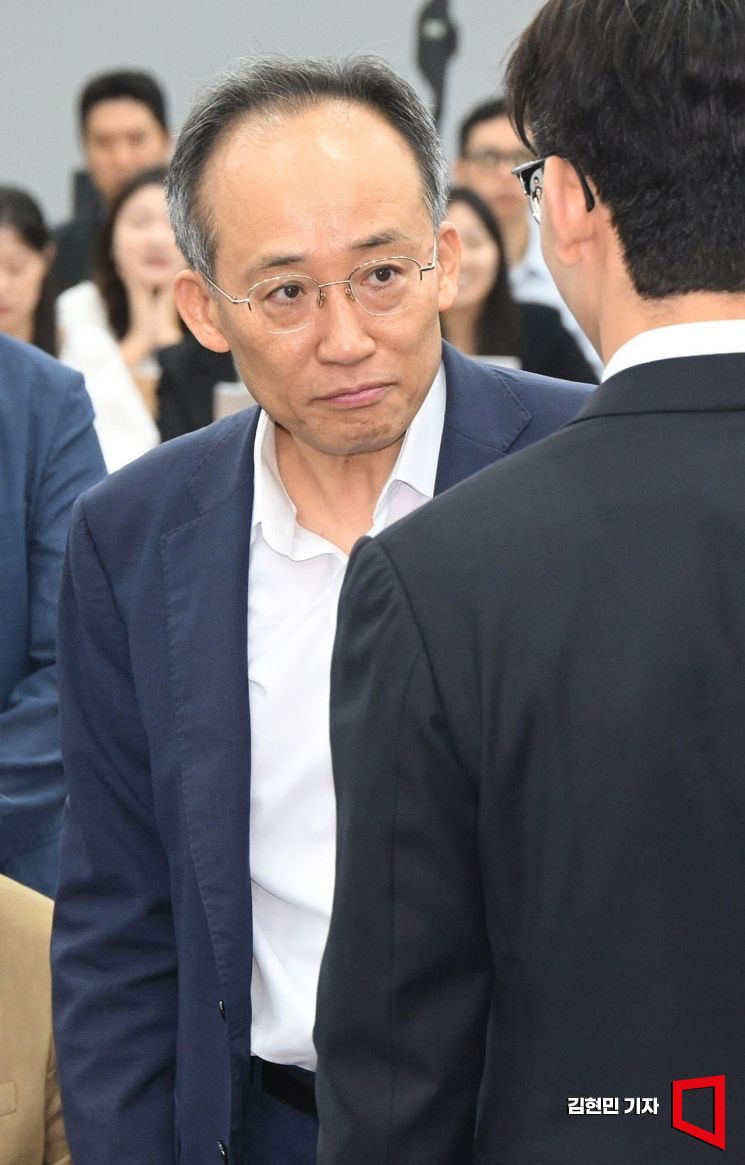 내란특검, ‘계엄해제 표결 방해 의혹’ 추경호에 출석 통보