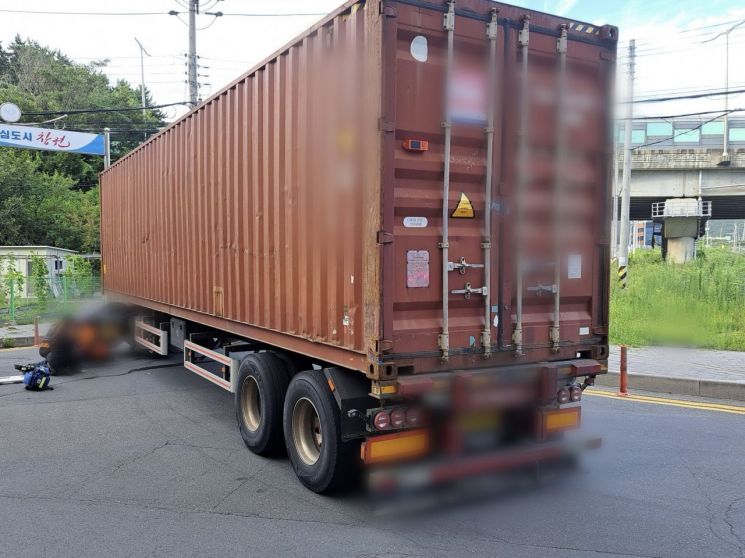 창원서 전기자전거 타던 60대, 우회전 트레일러에 치여 숨져