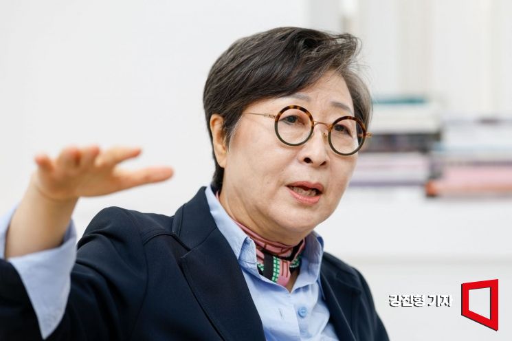 [인터뷰]국현엔 '예술·지성·재미'가 있다...김성희 관장 "제2의 '론 뮤익'展 또 나올 것"