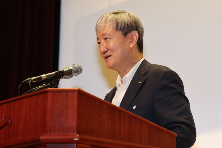 Lee Chanjin, the new Financial Supervisory Service (FSS) Governor, is delivering his inaugural address at the inauguration ceremony held at the Financial Supervisory Service in Yeouido, Seoul on the 14th. Photo by Yonhap News