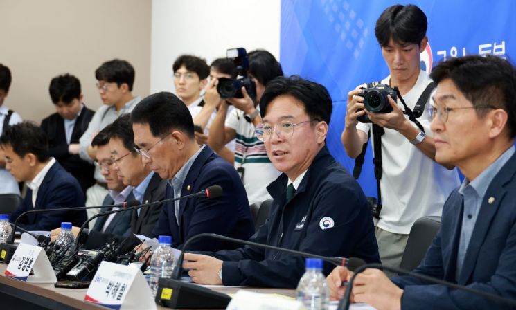 20대 건설사 CEO와 만난 고용장관 