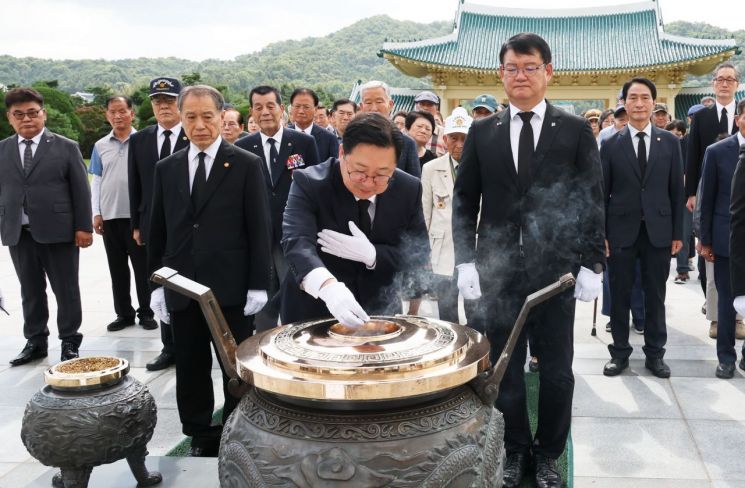  이장우 대전시장 "선열들의 희생과 정신 잊지 않을 것"