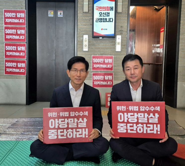 [포토] 국힘 김문수 무기한 농성장 찾은 이준배 세종시당위원장
