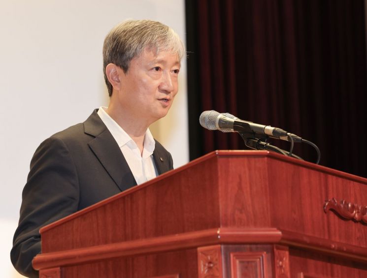 Lee Chanjin, Financial Supervisory Service Governor, is delivering his inaugural address at the inauguration ceremony held on the 14th at the Financial Supervisory Service in Yeouido, Seoul. Photo by Yonhap News
