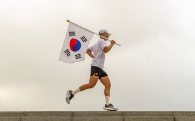 ‘2025 815런’에서 달리고 있는 가수 션. YG엔터테인먼트 제공