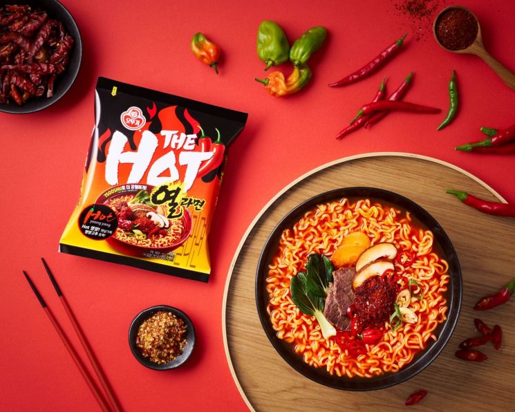 "도파민 터지는 매운맛"… 오뚜기, '더핫 열라면' 출시