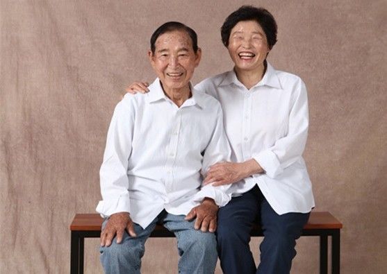 38년 동안 6번이나 암을 극복한 '불사조 할아버지' 강용희씨(왼쪽)가 17일 세상을 떠났다. 오른쪽은 아내 이양순씨. 전북대병원, 연합뉴스