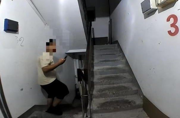 중국 샤오미의 스마트 도어락이 배달원을 집주인으로 잘못 인식해 문이 자동으로 열리는 일이 발생했다. 웨이보