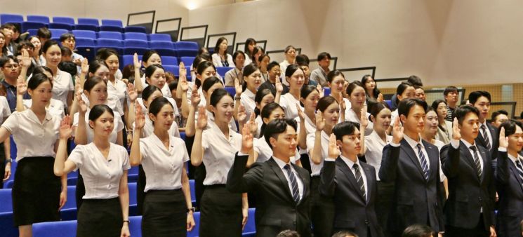 에어부산, 신입 객실승무원 38명 입사식 "안전 최우선"