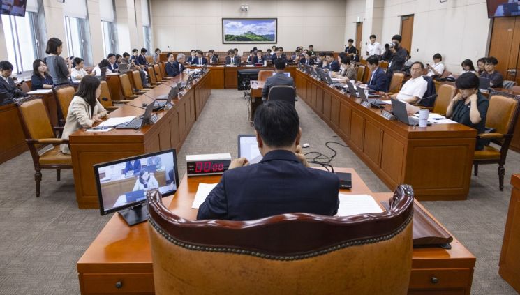 '폭우 다음 폭염, 기후위기 심각해지는데'…위원장·간사 한꺼번에 바뀐 기후특위