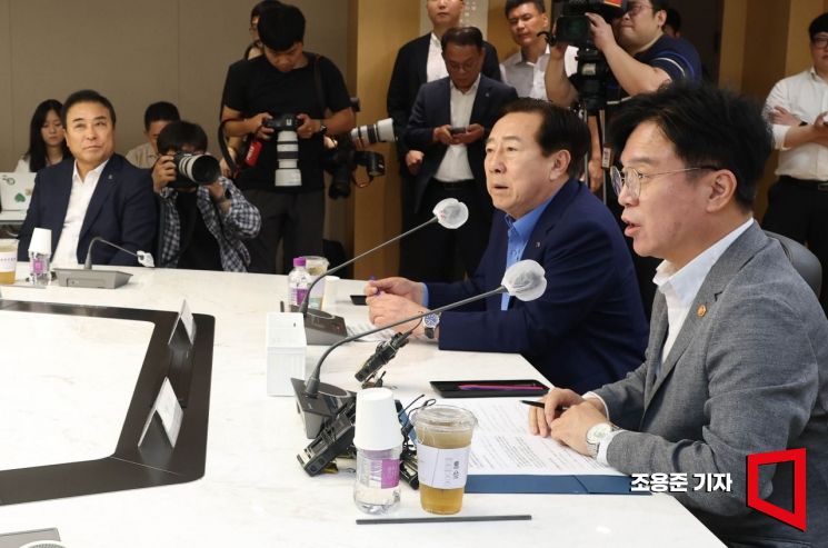 노란봉투법 저지 위해 고용부 장관 만난 중소기업계…입장 차 팽팽