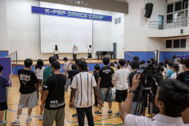 넷플릭스 '케이팝 데몬 헌터스'로 인기를 모은 소다팝 배우기. 월드브릿지