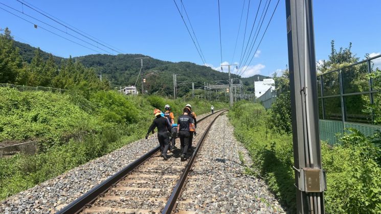 경북 청도서 무궁화호 열차에 선로 작업자 7명 치여…2명 사망