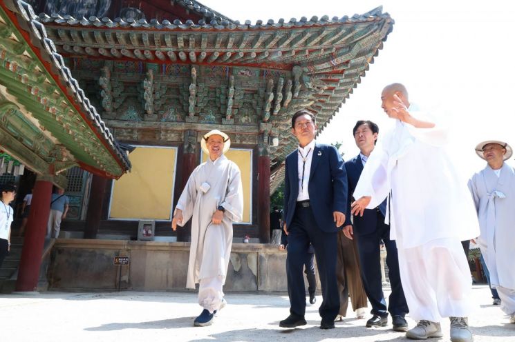 경주 불국사 찾은 정청래 "APEC 정상회의로 민주주의 회복 알려야"