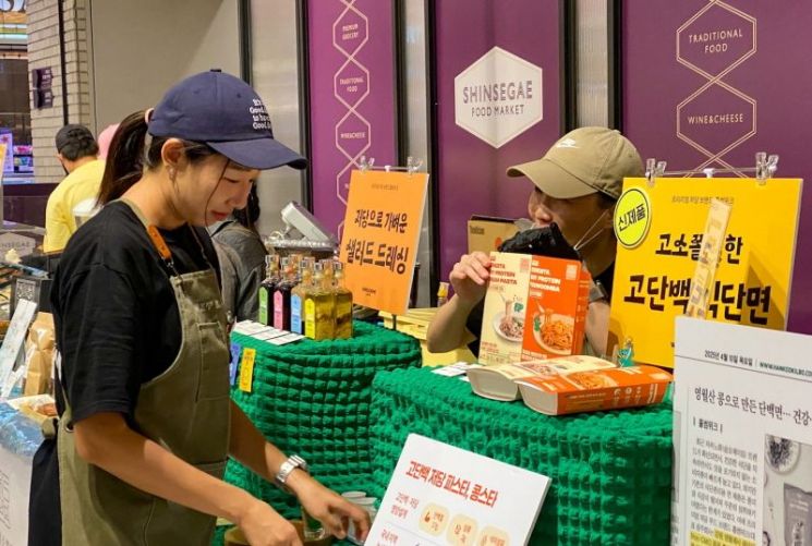 프리미엄 간편식 브랜드 홀썸위크, 백화점 팝업 완판으로 증명한 ‘고단백 저당’의 힘