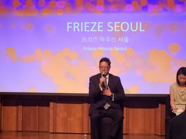 프리즈 서울의 디렉터 패트릭 리가 19일 오전 서울 신라호텔에서 진행된 기자간담회에서 발언하고 있다. 서믿음 기자
