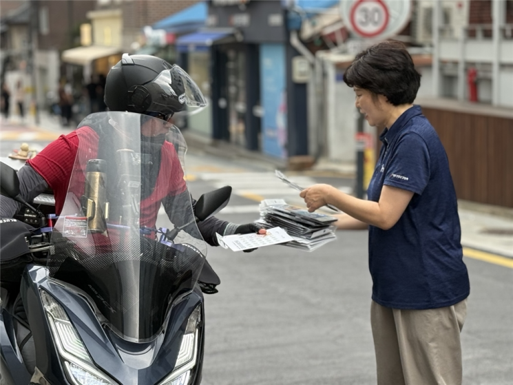 ‘쉬어가며 배달하기’ 캠페인 모습. 용산구 제공.
